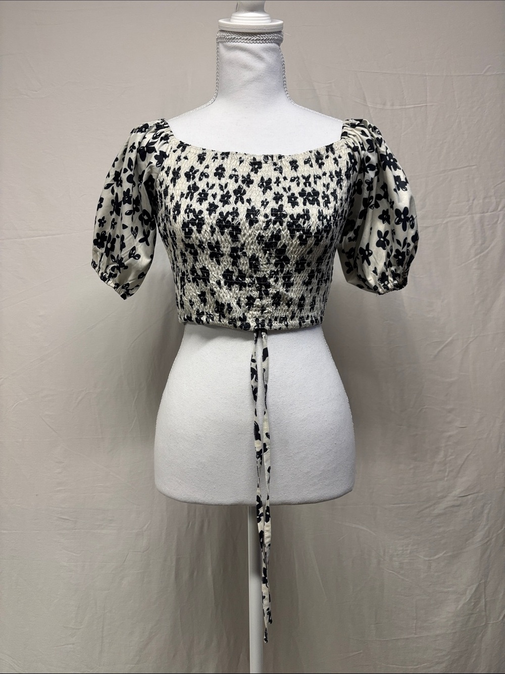 Kendall & Kylie Black and Off-White Floral Smocked Crop Top